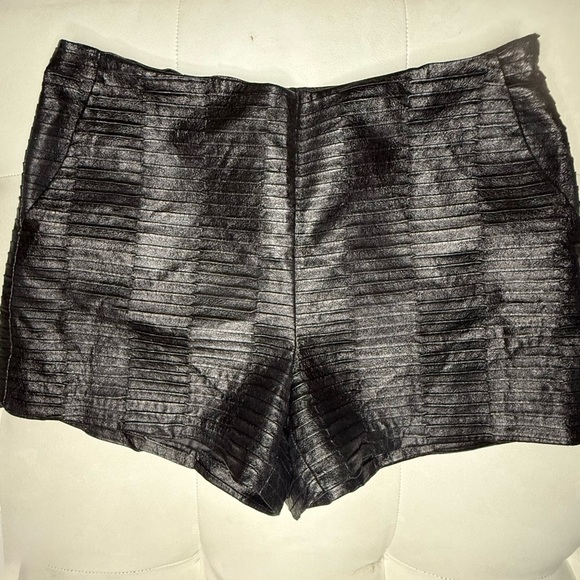 Forever 21 Black faux leather Textured Short size small - Picture 1 of 9